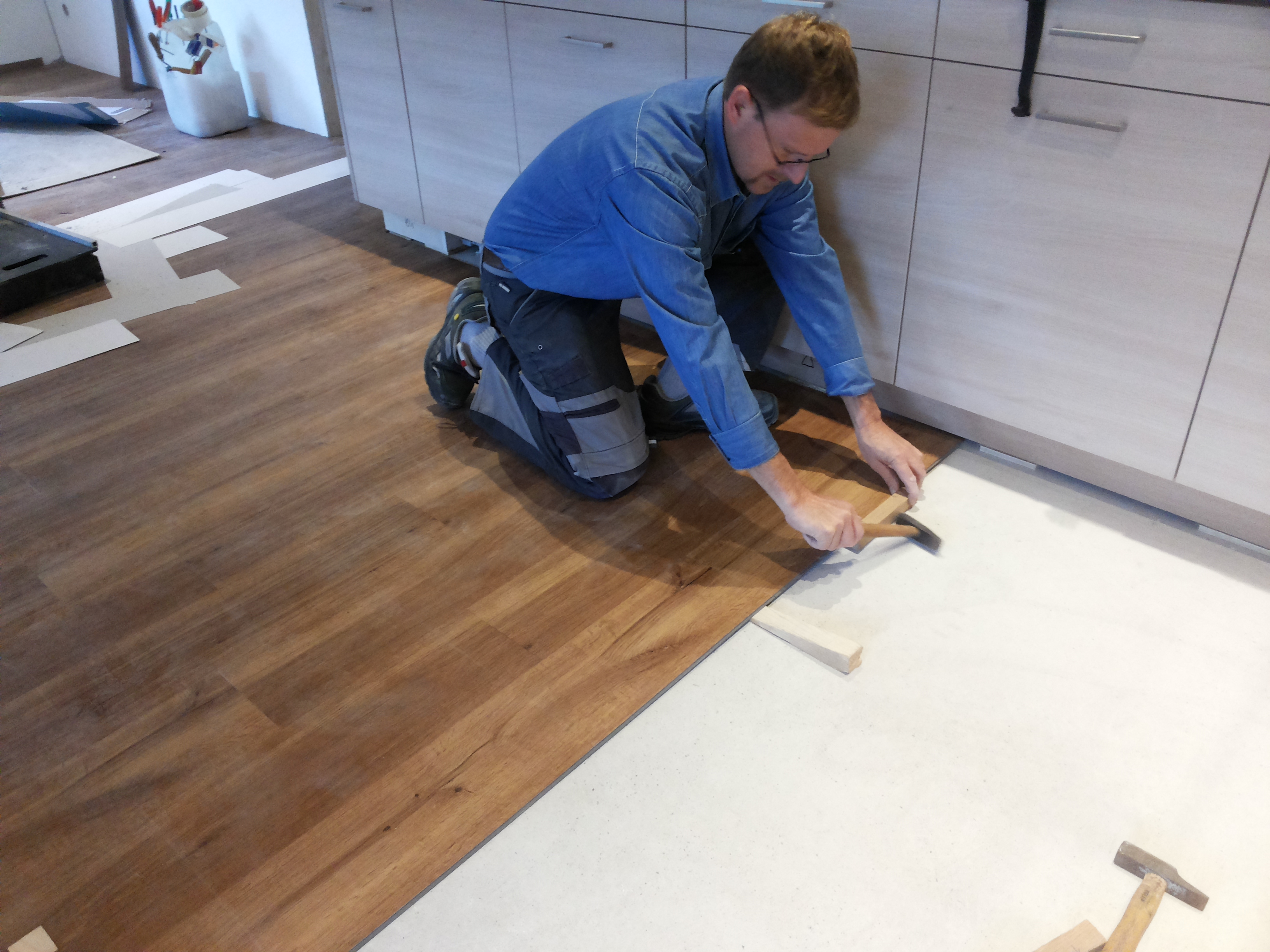 Vinyl BodenVerlegeArbeit